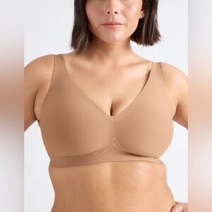 Knix | NWT Your Revolution V-Neck Nude Seamless Bra Size XXXXL Smooth and Soft